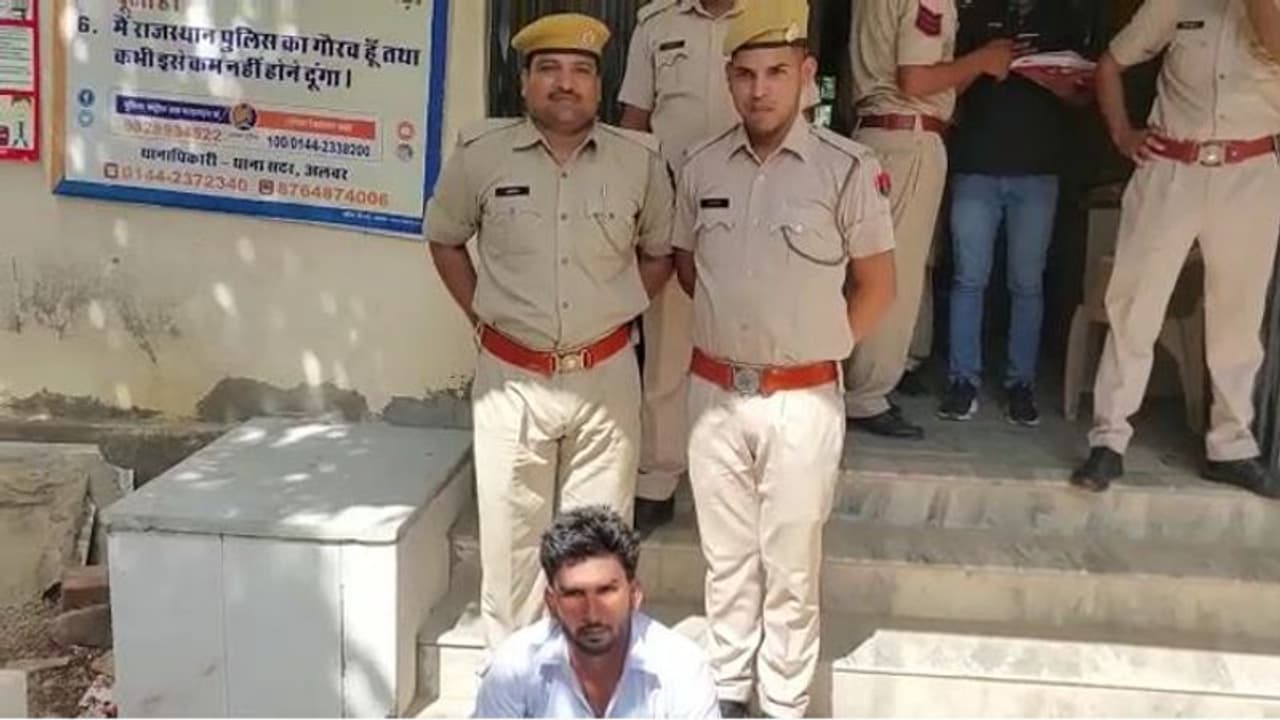 रेलवे की RPC एग्जाम में बड़ा घोटाला: 4 लाख में खरीदकर 100 प्रश्नों की आंसर की लेकर एग्जाम देने पहुंचा कैंडिडेट रेलवे की RPC एग्जाम में बड़ा घोटाला: 4 लाख में खरीदकर 100 प्रश्नों की आंसर की लेकर एग्जाम देने पहुंचा कैंडिडेट