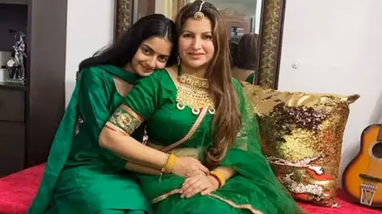 সারা শরীর জুড়ে আঘাতের চিহ্ন! চাঞ্চল্যকর তথ্য সোনালি ফোগাটের ময়নাতদন্তের রিপোর্টে সারা শরীর জুড়ে আঘাতের চিহ্ন! চাঞ্চল্যকর তথ্য সোনালি ফোগাটের ময়নাতদন্তের রিপোর্টে