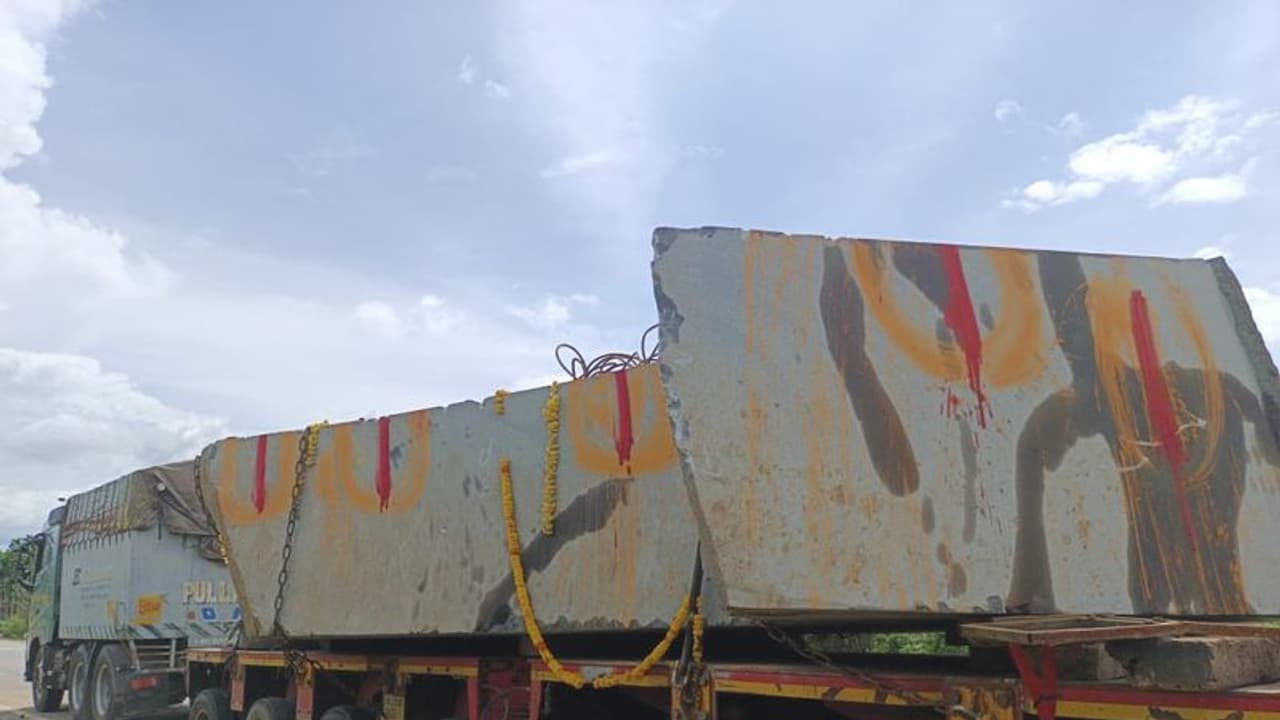 ಮುಳ್ಳಯ್ಯನಗಿರಿ ತಪ್ಪಲಿನಲ್ಲಿ ನಿರ್ಮಾಣವಾಗಲಿದೆ ಬೃಹತ್ ಎತ್ತರದ ಹನುಮಂತನ ಪ್ರತಿಮೆ ಮುಳ್ಳಯ್ಯನಗಿರಿ ತಪ್ಪಲಿನಲ್ಲಿ ನಿರ್ಮಾಣವಾಗಲಿದೆ ಬೃಹತ್ ಎತ್ತರದ ಹನುಮಂತನ ಪ್ರತಿಮೆ