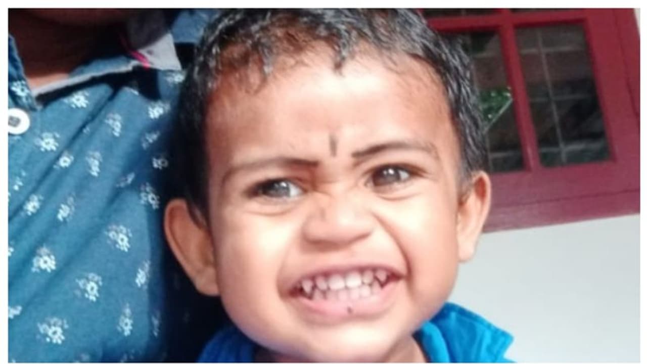 വീട്ടിലെ കോണിപ്പടിയിൽ നിന്നും വീണ് രണ്ട് വയസുകാരന് മരിച്ചു വീട്ടിലെ കോണിപ്പടിയിൽ നിന്നും വീണ് രണ്ട് വയസുകാരന് മരിച്ചു