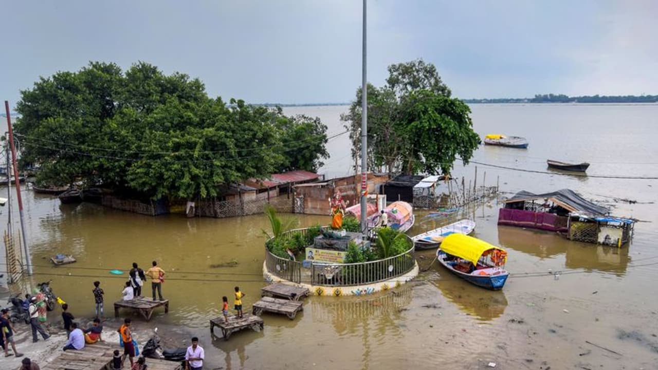 इस बार 15 दिन पहले लौट सकता है मानसून, कहीं बादल खूब बरसे, कई राज्य तरसे, जानिए IMD की भविष्यवाणी इस बार 15 दिन पहले लौट सकता है मानसून, कहीं बादल खूब बरसे, कई राज्य तरसे, जानिए IMD की भविष्यवाणी