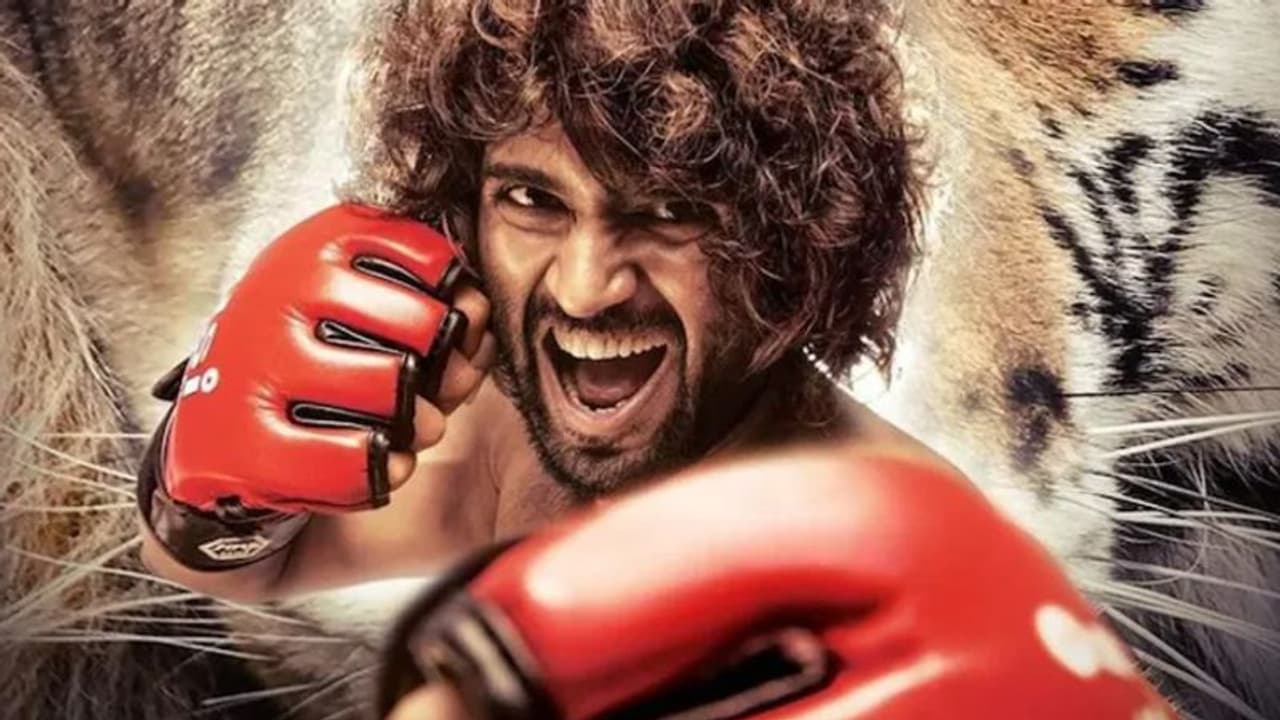 డిజాస్టర్ టాక్ తో బాహుబలి రికార్డు బ్రేక్ చేసిన లైగర్!