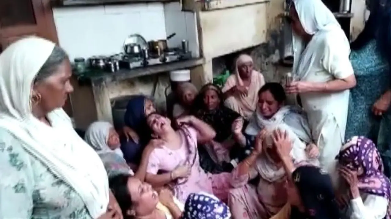 घर में मिली परिवार के 6 लोगों की बॉडी, माता पिता, पत्नी और बच्चों के शव को देख हर कोई शॉक्ड