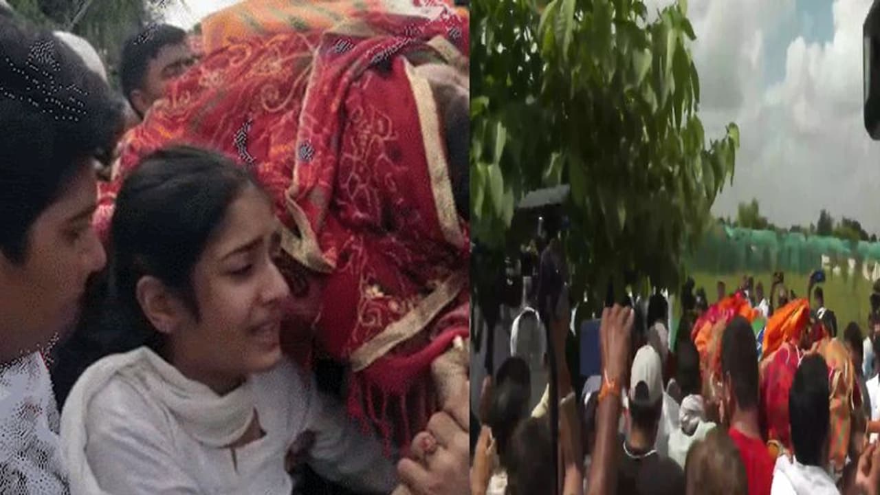 पंचतत्व में विलीन हुई सोनाली फोगाट: बेटी ने दी मुखाग्नि, अर्थी को कंधा भी दिया, भाई ने मौत पर खोला अहम राज 