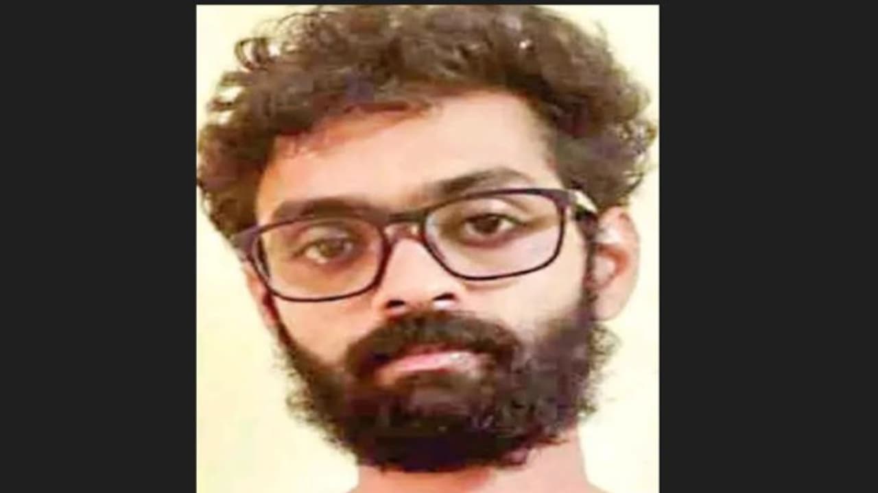 മറ്റൊരാളുമായി ചാറ്റ് ചെയ്തെന്നാരോപിച്ച് 22 കാരിക്ക് ക്രൂര മർദ്ദനം; 24കാരൻ അറസ്റ്റിൽ മറ്റൊരാളുമായി ചാറ്റ് ചെയ്തെന്നാരോപിച്ച് 22 കാരിക്ക് ക്രൂര മർദ്ദനം; 24കാരൻ അറസ്റ്റിൽ