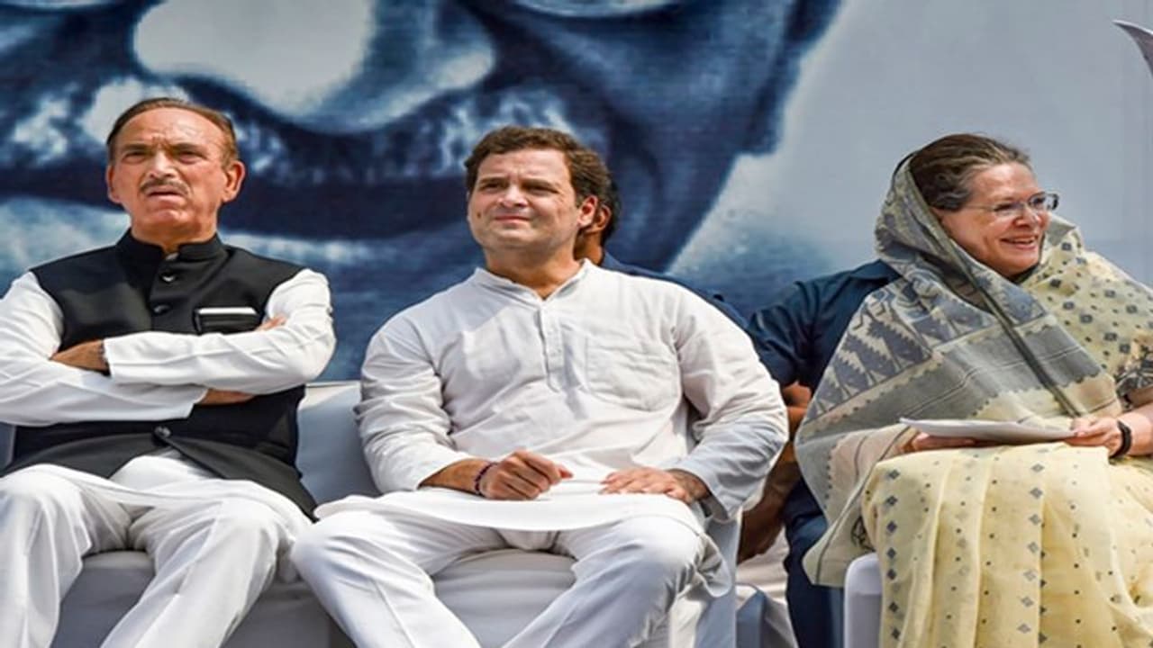  'অপরিণত', রাহুলকে বিঁধে 'হাত' ছাড়লেন গুলাম নবি আজাদ, ইস্তফা দিলেন সমস্ত পদ থেকে