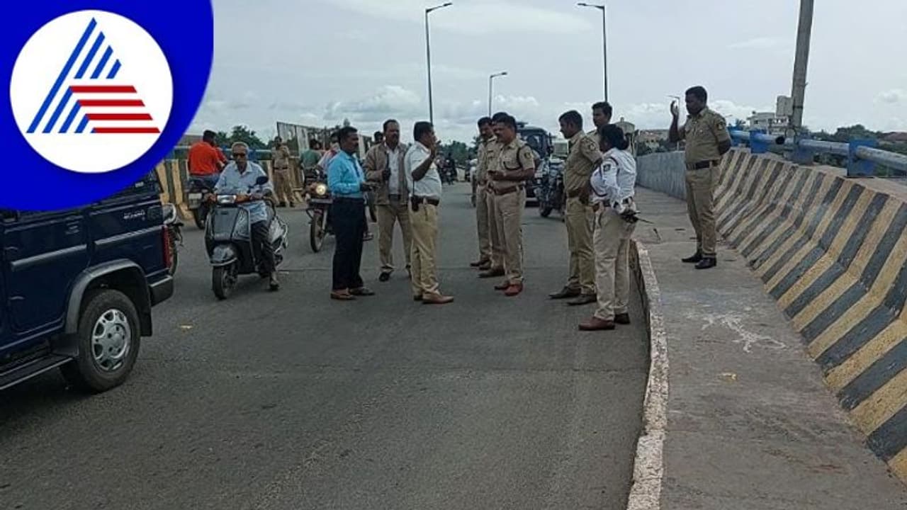 Ballari Accident: ಪೊಲೀಸರ ನಿರ್ಲಕ್ಷ್ಯಕ್ಕೆ ಇನ್ನೆಷ್ಟು ಬಲಿ ಬೇಕು? Ballari Accident: ಪೊಲೀಸರ ನಿರ್ಲಕ್ಷ್ಯಕ್ಕೆ ಇನ್ನೆಷ್ಟು ಬಲಿ ಬೇಕು?