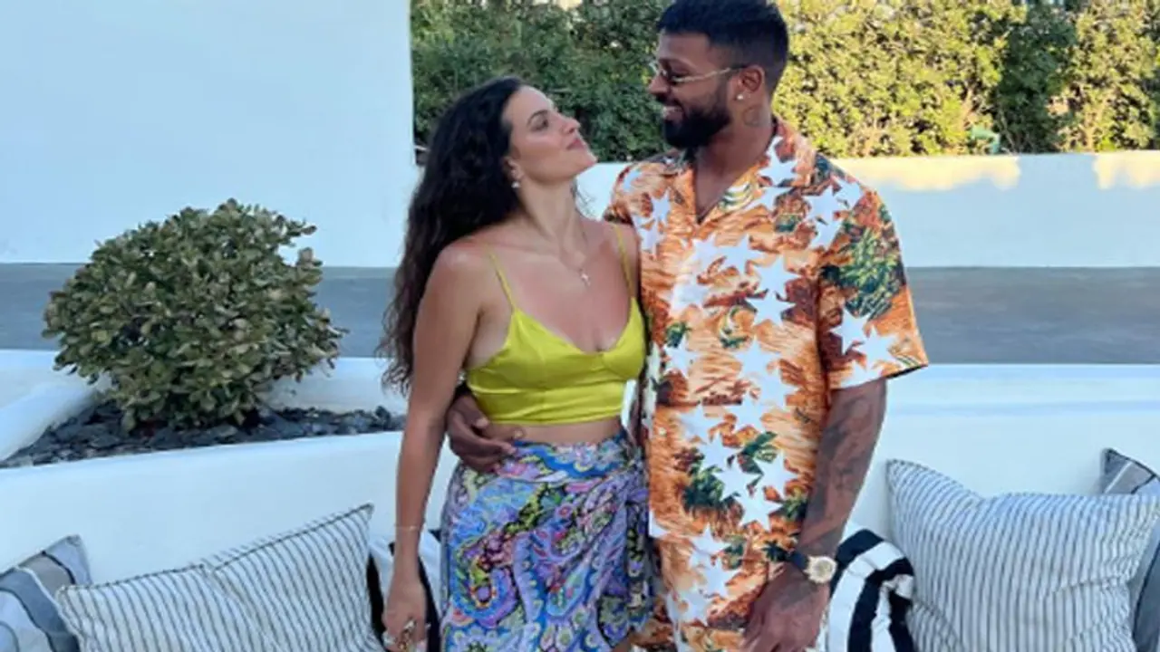 ಮದುವೆಯಾದ ವರ್ಷಗಳ ಬಳಿಕ ಮೊದಲ ಬಾರಿಗೆ ಅತ್ತೆಯನ್ನು ಭೇಟಿ ಮಾಡಿದ ಹಾರ್ದಿಕ್ ಪಾಂಡ್ಯ; ವಿಡಿಯೋ ವೈರಲ್..! ಮದುವೆಯಾದ ವರ್ಷಗಳ ಬಳಿಕ ಮೊದಲ ಬಾರಿಗೆ ಅತ್ತೆಯನ್ನು ಭೇಟಿ ಮಾಡಿದ ಹಾರ್ದಿಕ್ ಪಾಂಡ್ಯ; ವಿಡಿಯೋ ವೈರಲ್..!