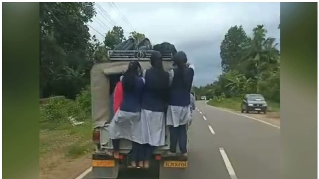 സ്കൂൾ വിദ്യാർത്ഥിനികളെ ജീപ്പിൽ നിർത്തി സാഹസിക യാത്ര; വാഹനം കസ്റ്റഡിയിലെടുത്ത് മോട്ടോർ വാഹന വകുപ്പ് സ്കൂൾ വിദ്യാർത്ഥിനികളെ ജീപ്പിൽ നിർത്തി സാഹസിക യാത്ര; വാഹനം കസ്റ്റഡിയിലെടുത്ത് മോട്ടോർ വാഹന വകുപ്പ്