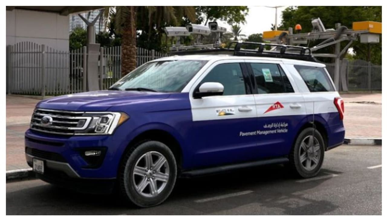 'എണ്ണി മടുക്കാന്' റോഡില് കുഴികളില്ല; സ്മാര്ട്ട് സംവിധാനവുമായി ദുബൈ 'എണ്ണി മടുക്കാന്' റോഡില് കുഴികളില്ല; സ്മാര്ട്ട് സംവിധാനവുമായി ദുബൈ