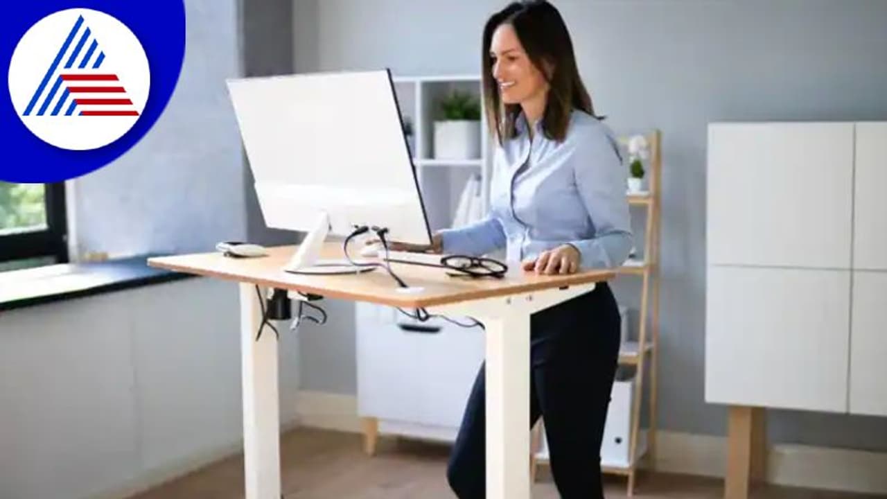 ಡೆಸ್ಕ್ ಕೆಲಸದಿಂದ ಬೆನ್ನುನೋವು ಹೆಚ್ಚಾಗಿದ್ಯಾ ? Standing desk ಬಳಸಿ ನೋಡಿ ಡೆಸ್ಕ್ ಕೆಲಸದಿಂದ ಬೆನ್ನುನೋವು ಹೆಚ್ಚಾಗಿದ್ಯಾ ? Standing desk ಬಳಸಿ ನೋಡಿ