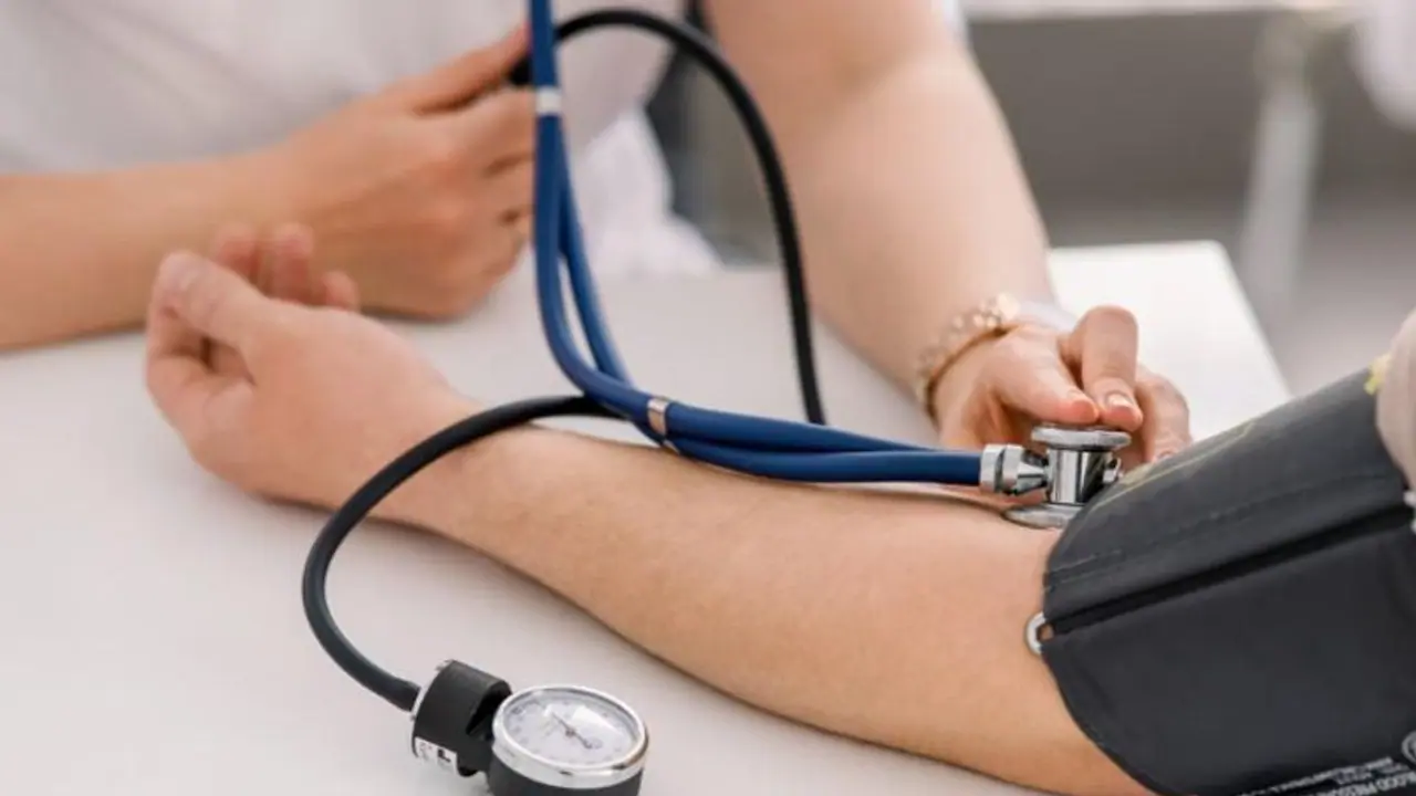 ബിപി നിയന്ത്രണത്തിലാക്കാൻ ശ്രദ്ധിക്കേണ്ട ചില കാര്യങ്ങളിതാ...