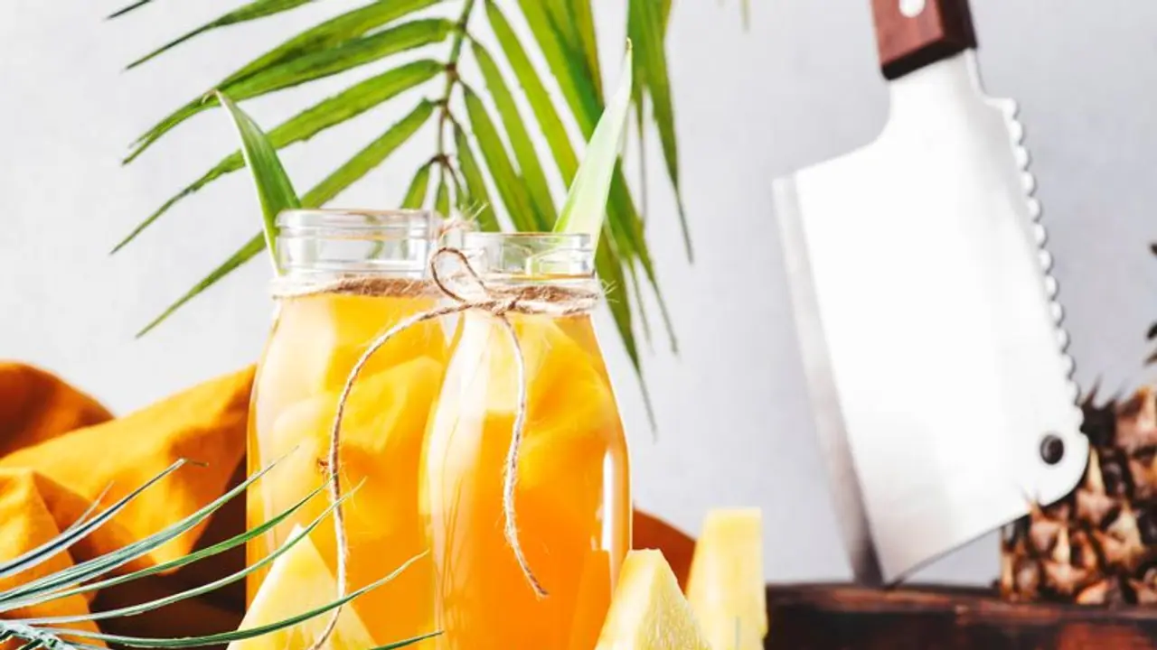 কম্বুচা শক্তিবর্ধক পানীয় যা পান করে তারকারা নিজেদের ফিট রাখে, জেনে নিন এর উপকারিতা কম্বুচা শক্তিবর্ধক পানীয় যা পান করে তারকারা নিজেদের ফিট রাখে, জেনে নিন এর উপকারিতা