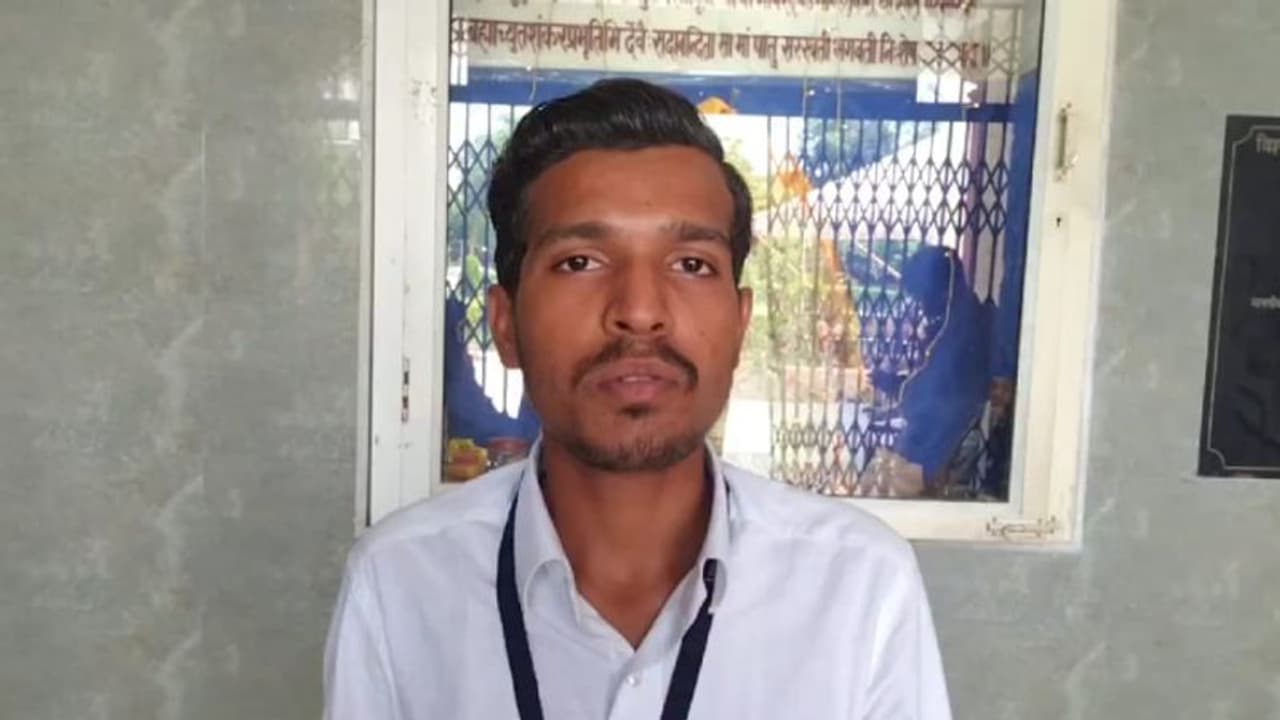 धन बल नहीं संघर्ष जीता: साइकिल से कॉलेज आने वाला लड़का बन गया राजस्थान के सबसे बड़े कॉलेज का उपाध्यक्ष धन बल नहीं संघर्ष जीता: साइकिल से कॉलेज आने वाला लड़का बन गया राजस्थान के सबसे बड़े कॉलेज का उपाध्यक्ष