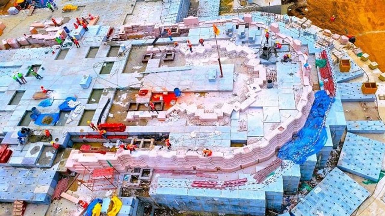 रामलला के मंदिर निर्माण का काम 40 फीसदी हुआ पूरा, गर्भगृह के दरवाजों में सागौन की लकड़ियों का होगा इस्तेमाल रामलला के मंदिर निर्माण का काम 40 फीसदी हुआ पूरा, गर्भगृह के दरवाजों में सागौन की लकड़ियों का होगा इस्तेमाल