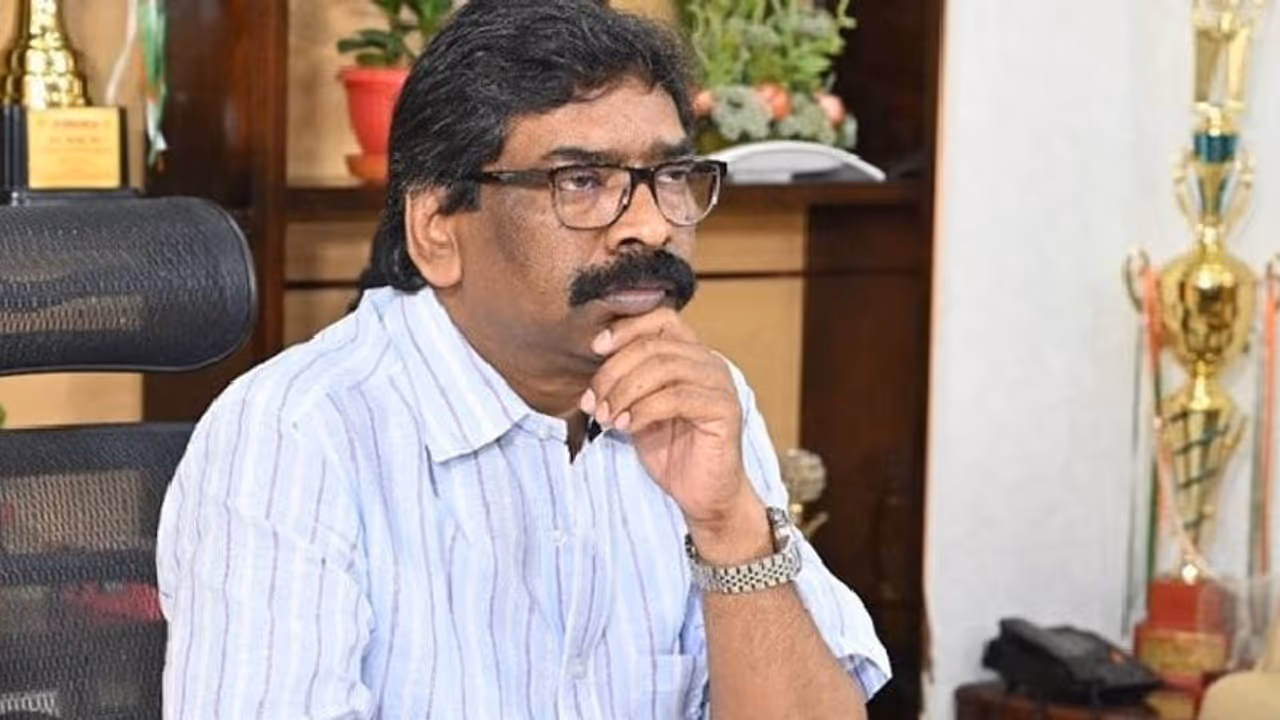 क्या है झारखंड का ऑफिस ऑफ प्रोफिट का मामला, जिससे खतरे में सीएम हेमंत की कुर्सी...जानिए पूरी कहानी क्या है झारखंड का ऑफिस ऑफ प्रोफिट का मामला, जिससे खतरे में सीएम हेमंत की कुर्सी...जानिए पूरी कहानी