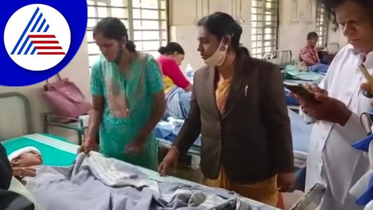 ಉಡುಪಿಯಲ್ಲಿ ಹೆಚ್ಚಿದ ಬೀದಿ ನಾಯಿಗಳ ಕಾಟ: ಬಾಲಕಿಯ ಮೇಲೆ ಅಟ್ಯಾಕ್ ಉಡುಪಿಯಲ್ಲಿ ಹೆಚ್ಚಿದ ಬೀದಿ ನಾಯಿಗಳ ಕಾಟ: ಬಾಲಕಿಯ ಮೇಲೆ ಅಟ್ಯಾಕ್