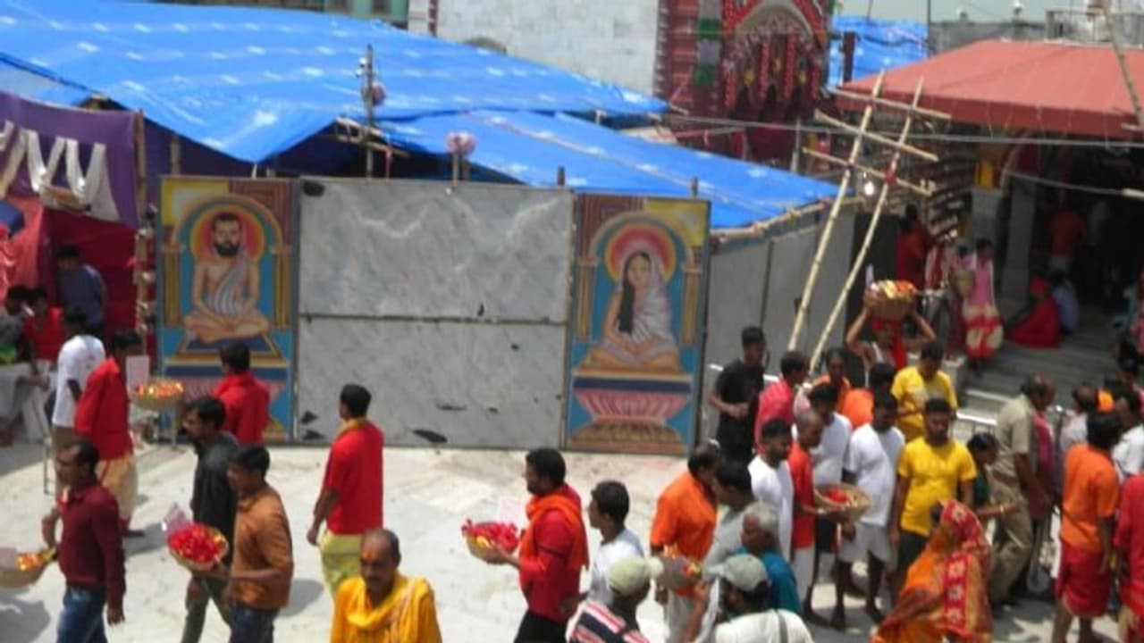 কৌশিকী অমাবস্যায় হোটেল ভাড়া না পুলিশি সক্রিয়তায় ফাঁকা তারাপীঠের মন্দির,কী বলছেন দর্শনার্থীরা কৌশিকী অমাবস্যায় হোটেল ভাড়া না পুলিশি সক্রিয়তায় ফাঁকা তারাপীঠের মন্দির,কী বলছেন দর্শনার্থীরা