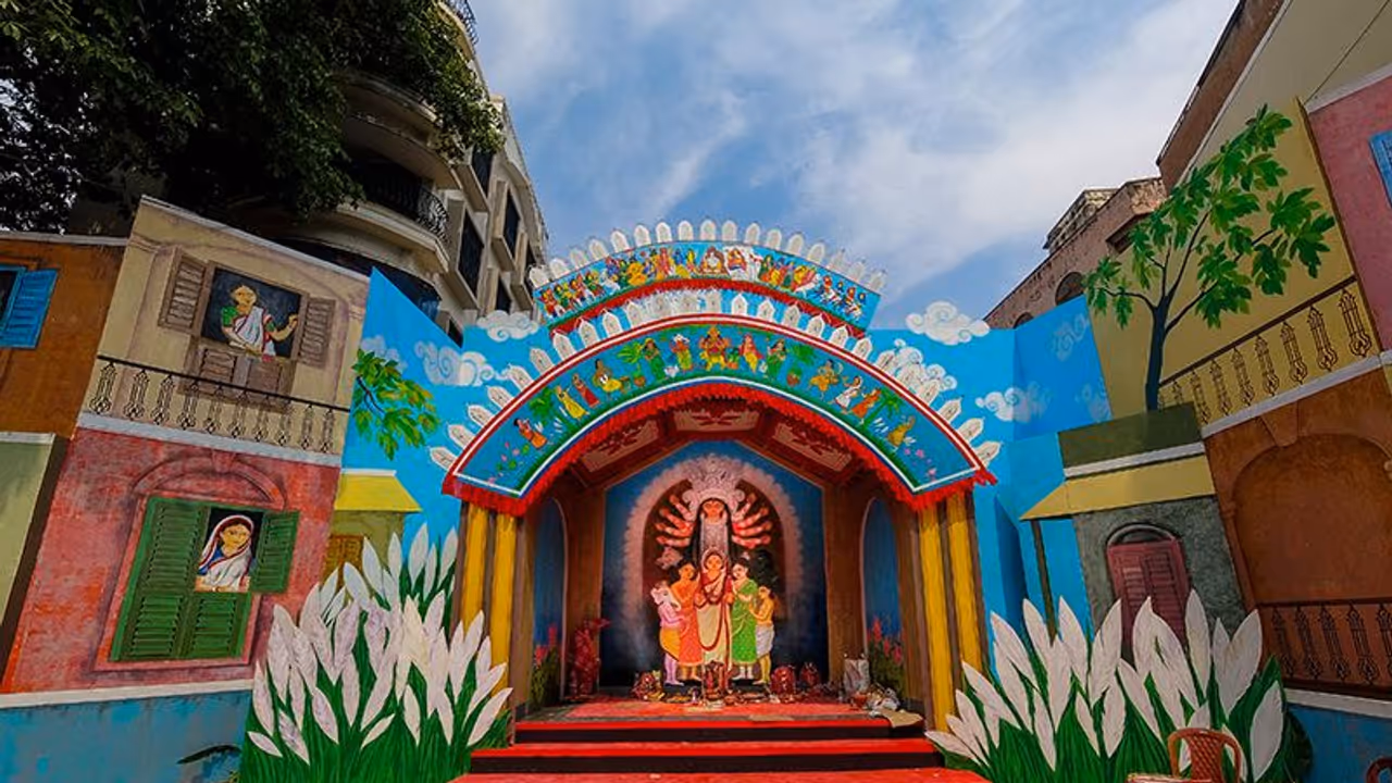 আর্ট কলেজের ব্যস্ততা থেকে নান্দনিকতা বুড়ো শিবতলা জনকল্যাণ সঙ্ঘের পুজোয় থিমে ইউনেসকোর সম্মান জয় করা শিল্পীরা আর্ট কলেজের ব্যস্ততা থেকে নান্দনিকতা বুড়ো শিবতলা জনকল্যাণ সঙ্ঘের পুজোয় থিমে ইউনেসকোর সম্মান জয় করা শিল্পীরা