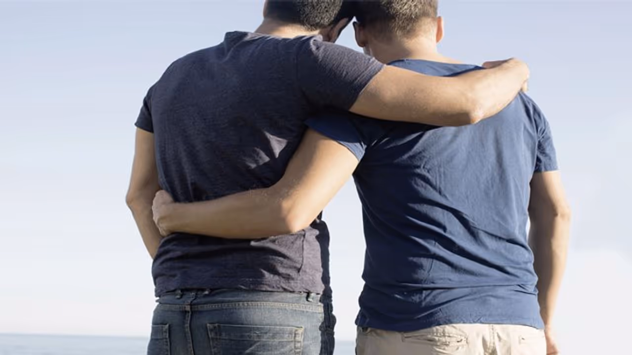 ഭർത്താവിന് പരപുരുഷ ബന്ധം; യുവതിക്ക് ഒരുലക്ഷം രൂപ നഷ്ടപരിഹാരവും മാസം 15000 രൂപ ജീവനാംശവും നൽകണമെന്ന് കോടതി ഭർത്താവിന് പരപുരുഷ ബന്ധം; യുവതിക്ക് ഒരുലക്ഷം രൂപ നഷ്ടപരിഹാരവും മാസം 15000 രൂപ ജീവനാംശവും നൽകണമെന്ന് കോടതി