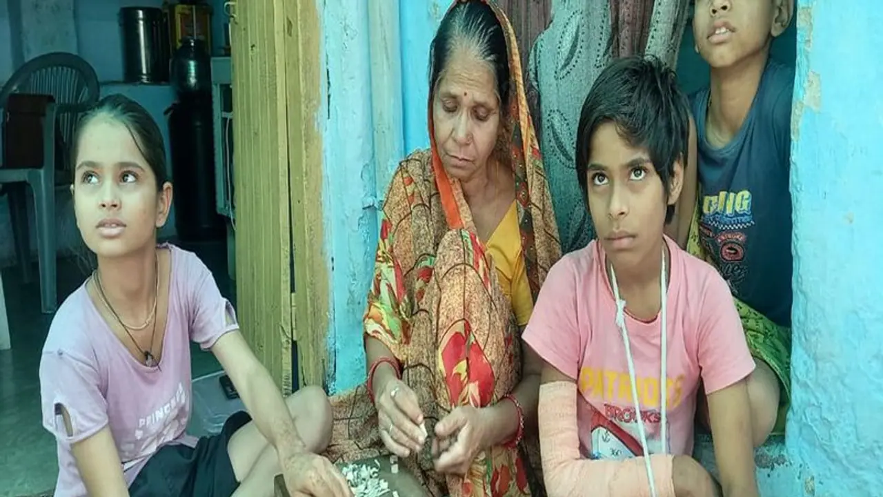 11 साल के बच्चे को प्रिंसिपल ने घसीट घसीट कर डंडों से पीटा, क्लास में नहीं सुना पाया था कविता