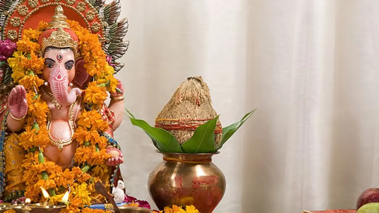 Ganesh Chaturthi 2022: घर में स्थापित करें गणेश प्रतिमा तो ध्यान रखें ये 5 बातें, मिलेंगे शुभ फल Ganesh Chaturthi 2022: घर में स्थापित करें गणेश प्रतिमा तो ध्यान रखें ये 5 बातें, मिलेंगे शुभ फल