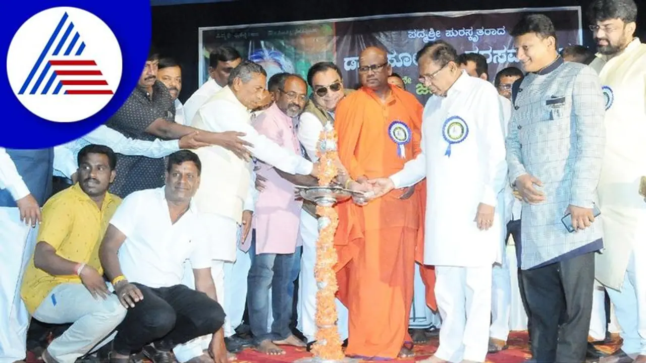 ಸೂಲಗಿತ್ತಿ ನರಸಮ್ಮನವರ ಸಾಧನೆ ಶ್ಲಾಘನೀಯ: ಮಾಜಿ ಸಚಿವ ಕೆ.ಎಚ್.ಮುನಿಯಪ್ಪ ಸೂಲಗಿತ್ತಿ ನರಸಮ್ಮನವರ ಸಾಧನೆ ಶ್ಲಾಘನೀಯ: ಮಾಜಿ ಸಚಿವ ಕೆ.ಎಚ್.ಮುನಿಯಪ್ಪ