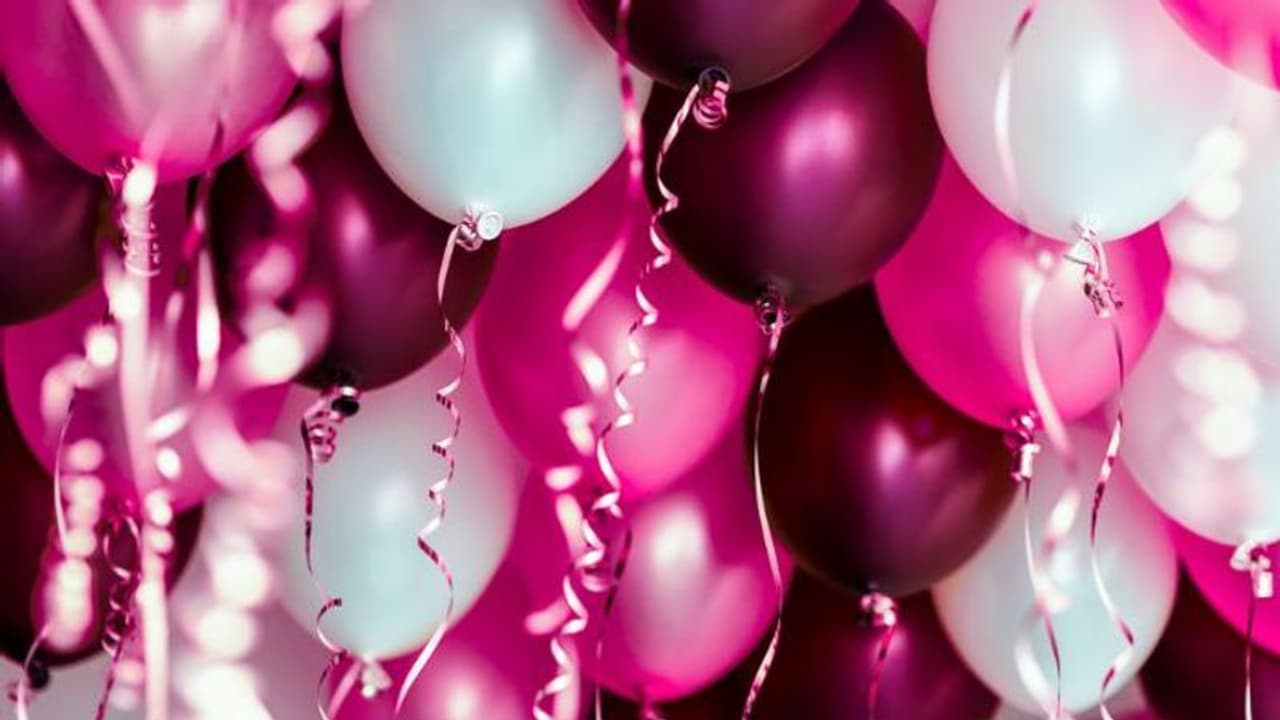 బెలూన్లో గాలిని నింపే సిలిండర్ పేలి.. రెండ్లేండ్ల చిన్నారి మృతి బెలూన్లో గాలిని నింపే సిలిండర్ పేలి.. రెండ్లేండ్ల చిన్నారి మృతి