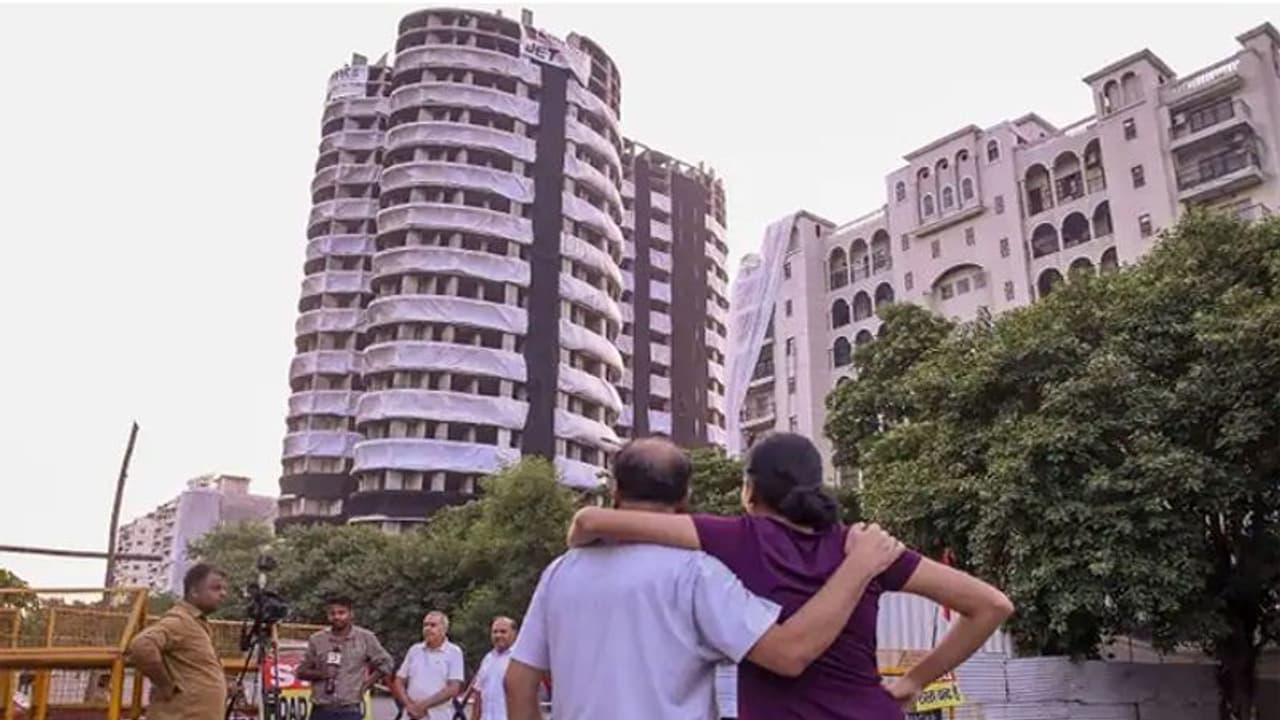 300 Cr में बने टॉवर्स को गिराने में खर्च हुए इतने करोड़, जानें कितने फ्लैट थे बुक और कितनों को मिला रिफंड 300 Cr में बने टॉवर्स को गिराने में खर्च हुए इतने करोड़, जानें कितने फ्लैट थे बुक और कितनों को मिला रिफंड