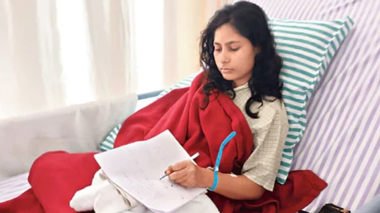 "আমার উপর আবার হামলা হতে পারে", অপরাধীদের জামিনের খবরে আতঙ্কিত রেণু "আমার উপর আবার হামলা হতে পারে", অপরাধীদের জামিনের খবরে আতঙ্কিত রেণু