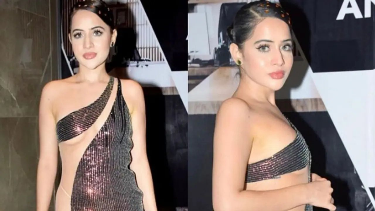 Urfi Javed : 'ഡ്രസ്സിന്റെ പകുതി എവിടെ?'; വീണ്ടും ഉര്ഫിയെ ട്രോളി സോഷ്യല് മീഡിയ Urfi Javed : 'ഡ്രസ്സിന്റെ പകുതി എവിടെ?'; വീണ്ടും ഉര്ഫിയെ ട്രോളി സോഷ്യല് മീഡിയ