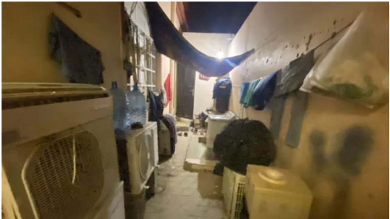 പ്രവാസികളെ താമസിപ്പിച്ച വീട്ടില്‍ റെയ്ഡ്; നിയമലംഘനമെന്ന് അധികൃതര്‍