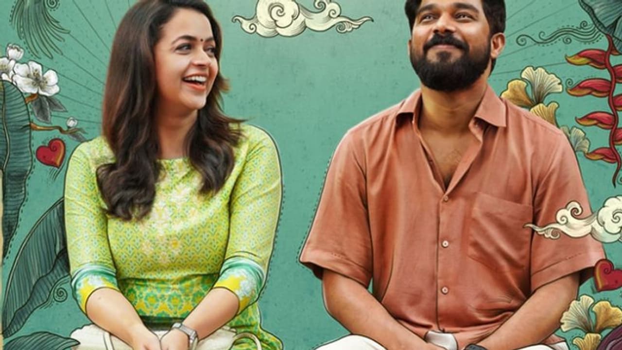 മലയാളത്തിലേക്ക് ഭാവനയുടെ തിരിച്ചുവരവ്, 'ന്റിക്കാക്കാക്കൊരു പ്രേമണ്ടാര്‍ന്ന്' ഫസ്റ്റ് ലുക്ക്