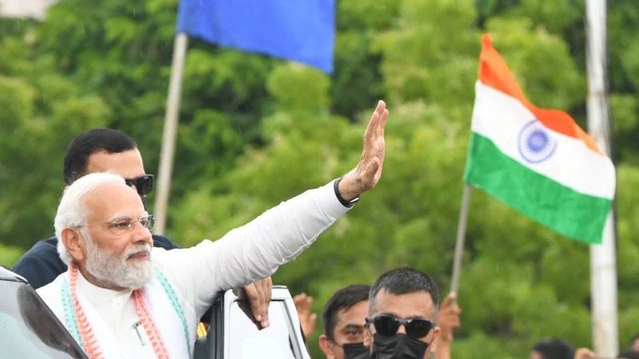 గుజరాత్ బీజేపీ నేతలతో ప్రధాని మోడీ సమావేశం.. ఎన్నికలపై చర్ఛ..? గుజరాత్ బీజేపీ నేతలతో ప్రధాని మోడీ సమావేశం.. ఎన్నికలపై చర్ఛ..?