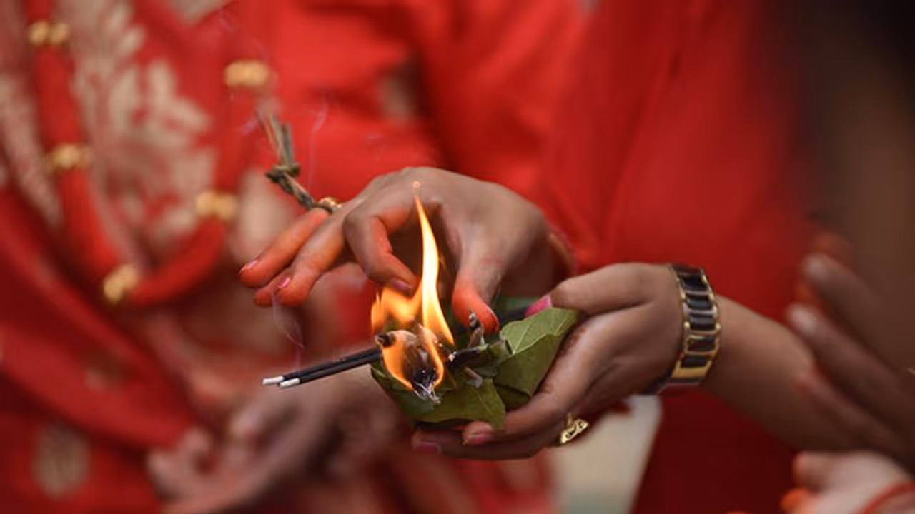 Rishi Panchami 2022 Date: कब किया जाएगा ऋषि पंचमी व्रत? जानिए इसका महत्व और कथा Rishi Panchami 2022 Date: कब किया जाएगा ऋषि पंचमी व्रत? जानिए इसका महत्व और कथा