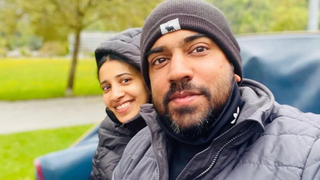 വിവാഹ വാര്‍ഷികം ആഘോഷിച്ച് നിവിൻ പോളി , ഫോട്ടോ പങ്കുവെച്ച് താരം