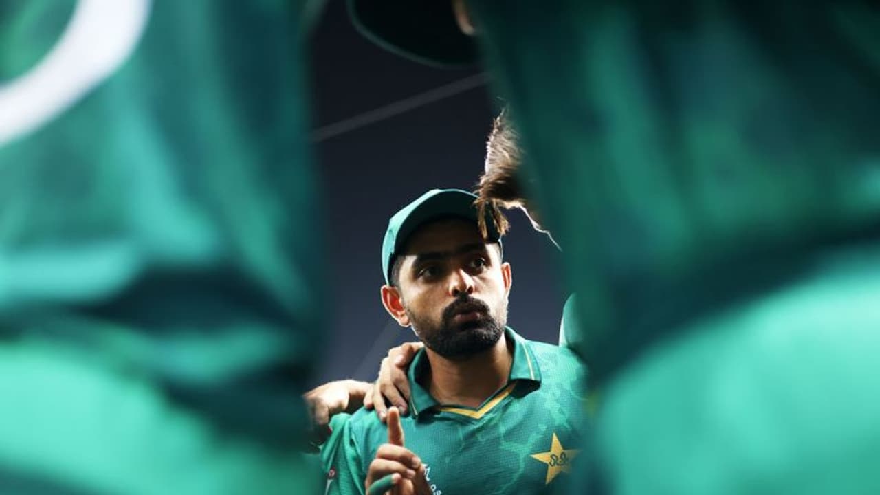 ബാബർ അസമിന്റെ പിറന്നാള് ആഘോഷം കളറാക്കി സുനില് ഗാവസ്കര്; പാക് നായകന് അപ്രതീക്ഷിത സമ്മാനം ബാബർ അസമിന്റെ പിറന്നാള് ആഘോഷം കളറാക്കി സുനില് ഗാവസ്കര്; പാക് നായകന് അപ്രതീക്ഷിത സമ്മാനം