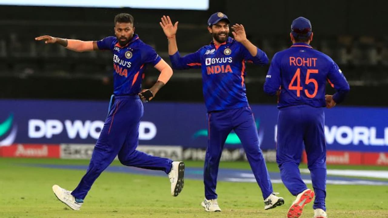 Asia Cup: ఫలించిన రోహిత్ వ్యూహం..పారిన పాండ్యా పాచిక.. ఐదో వికెట్ కోల్పోయిన పాక్.. Asia Cup: ఫలించిన రోహిత్ వ్యూహం..పారిన పాండ్యా పాచిక.. ఐదో వికెట్ కోల్పోయిన పాక్..