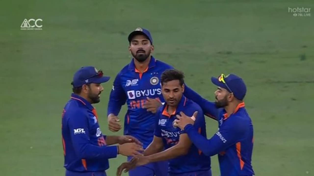 ഏഷ്യാ കപ്പ്: ദുബായില് പാണ്ഡ്യാവതാരം, ഭുവി ഷോ, പാക്കിസ്ഥാനെ 147 റണ്സില് എറിഞ്ഞിട്ട് ഇന്ത്യ ഏഷ്യാ കപ്പ്: ദുബായില് പാണ്ഡ്യാവതാരം, ഭുവി ഷോ, പാക്കിസ്ഥാനെ 147 റണ്സില് എറിഞ്ഞിട്ട് ഇന്ത്യ