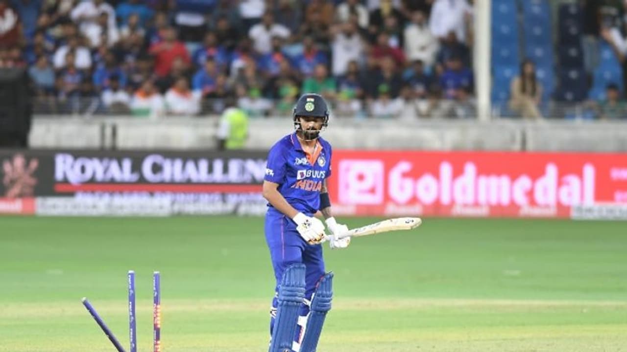 ఇదేనా అగ్రెసివ్ ఆట అంటే..? నువ్వు ట్రోలర్స్ కోసమే పుట్టినట్టున్నావ్.. కెఎల్ రాహుల్ను ఆటాడుకుంటున్న నెటిజనులు ఇదేనా అగ్రెసివ్ ఆట అంటే..? నువ్వు ట్రోలర్స్ కోసమే పుట్టినట్టున్నావ్.. కెఎల్ రాహుల్ను ఆటాడుకుంటున్న నెటిజనులు