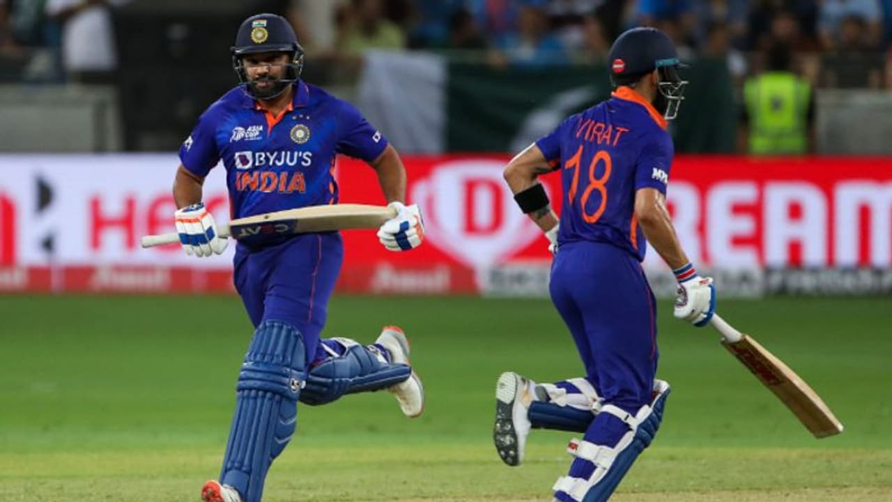 Asia Cup:టీమిండియాకు డబుల్ స్ట్రోక్.. రోహిత్, కోహ్లీ ఔట్.. కష్టాల్లో భారత్ Asia Cup:టీమిండియాకు డబుల్ స్ట్రోక్.. రోహిత్, కోహ్లీ ఔట్.. కష్టాల్లో భారత్