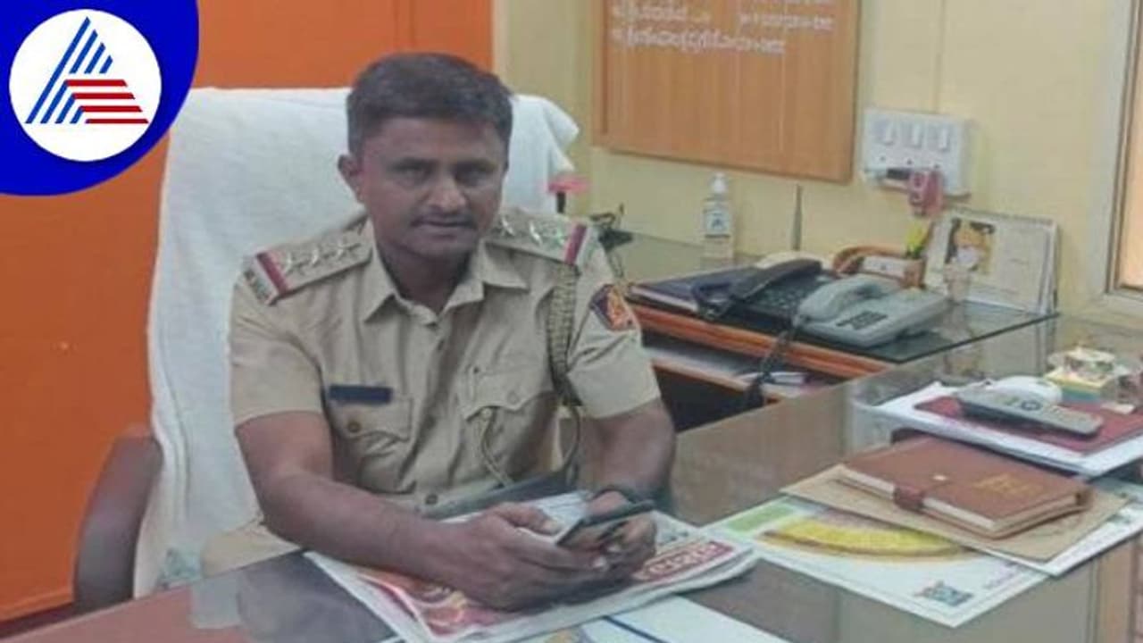ಹೋಟೆಲ್ನಲ್ಲಿ ಯುವತಿ ಜತೆ ಅಸಭ್ಯ ವರ್ತನೆ ಆರೋಪ: ಇನ್ಸ್ಪೆಕ್ಟರ್ ಸಸ್ಪೆಂಡ್ ಹೋಟೆಲ್ನಲ್ಲಿ ಯುವತಿ ಜತೆ ಅಸಭ್ಯ ವರ್ತನೆ ಆರೋಪ: ಇನ್ಸ್ಪೆಕ್ಟರ್ ಸಸ್ಪೆಂಡ್