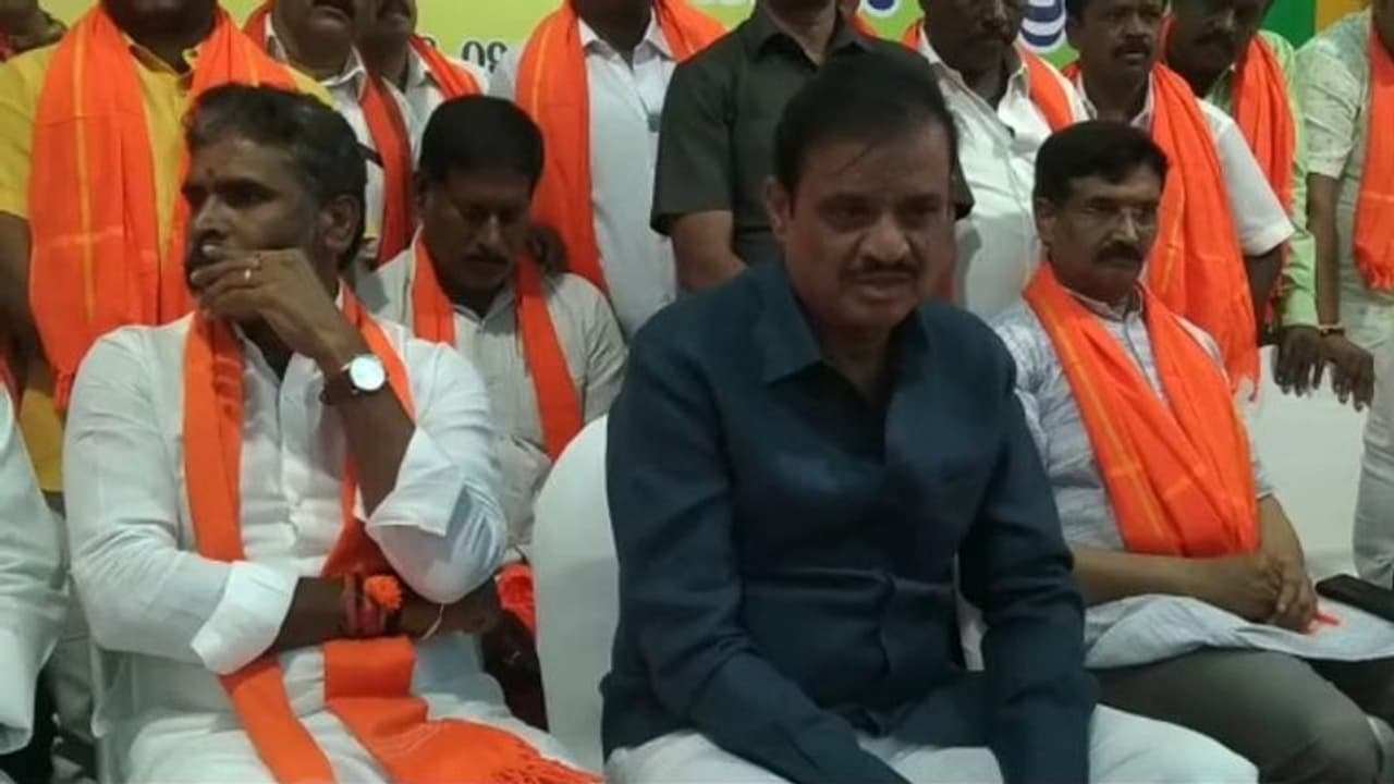 ಕಮಿಷನ್ ಆರೋಪ: ಗುತ್ತಿಗೆದಾರ ಸಂಘದ ಅಧ್ಯಕ್ಷ ವಿರುದ್ಧ ಸಿಡಿದೆದ್ದ ಸಚಿವ ಮುನಿರತ್ನ