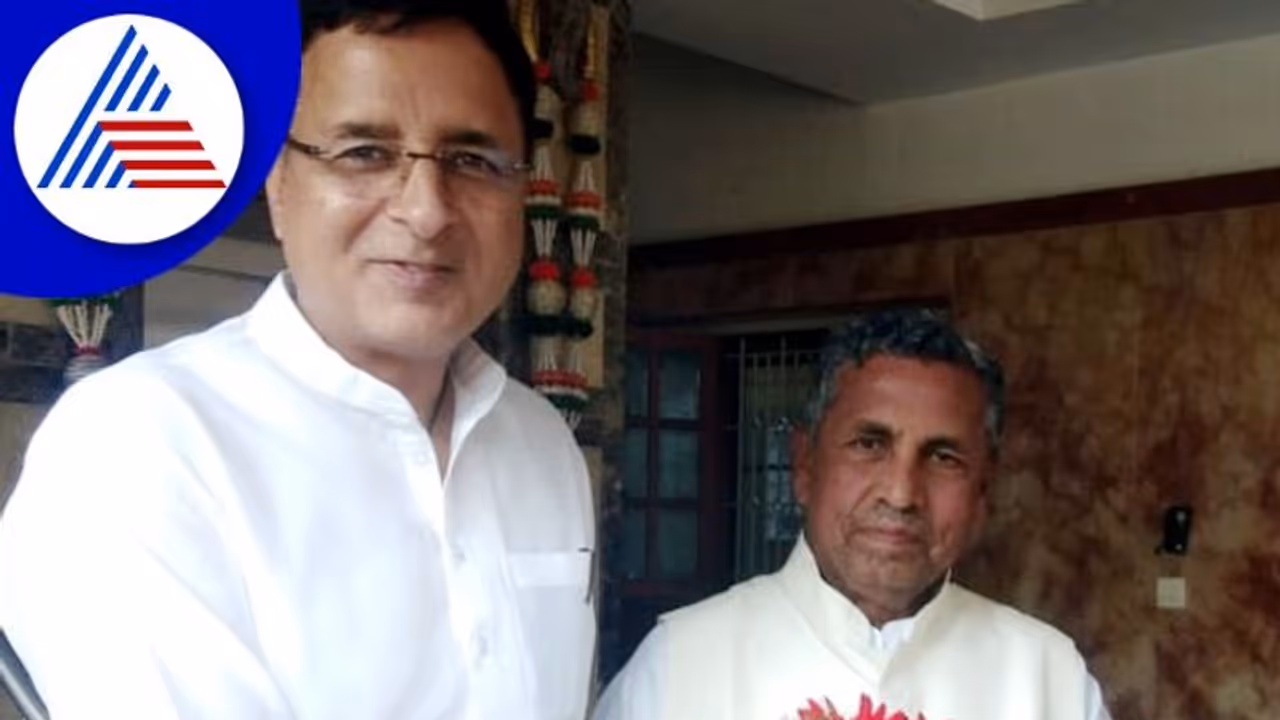 ಮುನಿಯಪ್ಪ ಓಲೈಸಲು ಕಾಂಗ್ರೆಸ್ ಕಸರತ್ತು, ರಾಜ್ಯ ಉಸ್ತುವಾರಿ ಸುರ್ಜೇವಾಲಾ ಭೇಟಿ ಮುನಿಯಪ್ಪ ಓಲೈಸಲು ಕಾಂಗ್ರೆಸ್ ಕಸರತ್ತು, ರಾಜ್ಯ ಉಸ್ತುವಾರಿ ಸುರ್ಜೇವಾಲಾ ಭೇಟಿ