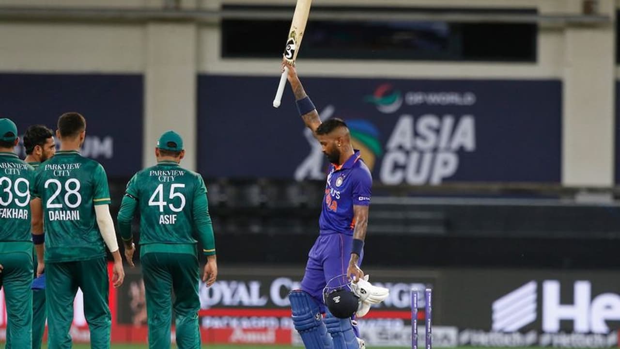 हार्दिक के डबल अटैक से नहीं उबर पाए पाकिस्तानी, इन 5 मोमेंट्स से जानें कैसे इंडिया ने पाक के जबड़े से छीनी जीत हार्दिक के डबल अटैक से नहीं उबर पाए पाकिस्तानी, इन 5 मोमेंट्स से जानें कैसे इंडिया ने पाक के जबड़े से छीनी जीत