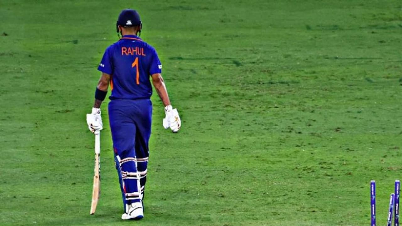 ഭൂമിയില്‍ ഇന്ത്യയുടെ വിജയാഘോഷം, പക്ഷേ കെ എല്‍ രാഹുല്‍ എയറില്‍; ഉപനായകനെ പൊരിച്ച് ആരാധകര്‍ 