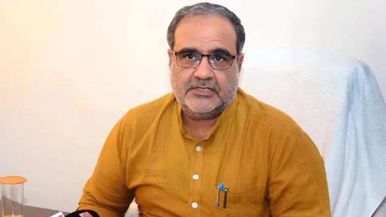 भूपेंद्र चौधरी CM योगी से मुलाकात के बाद मंत्रीमंडल से देंगे इस्तीफा, जानिए अब कौन संभालेगा पंचायती राज विभाग? भूपेंद्र चौधरी CM योगी से मुलाकात के बाद मंत्रीमंडल से देंगे इस्तीफा, जानिए अब कौन संभालेगा पंचायती राज विभाग?