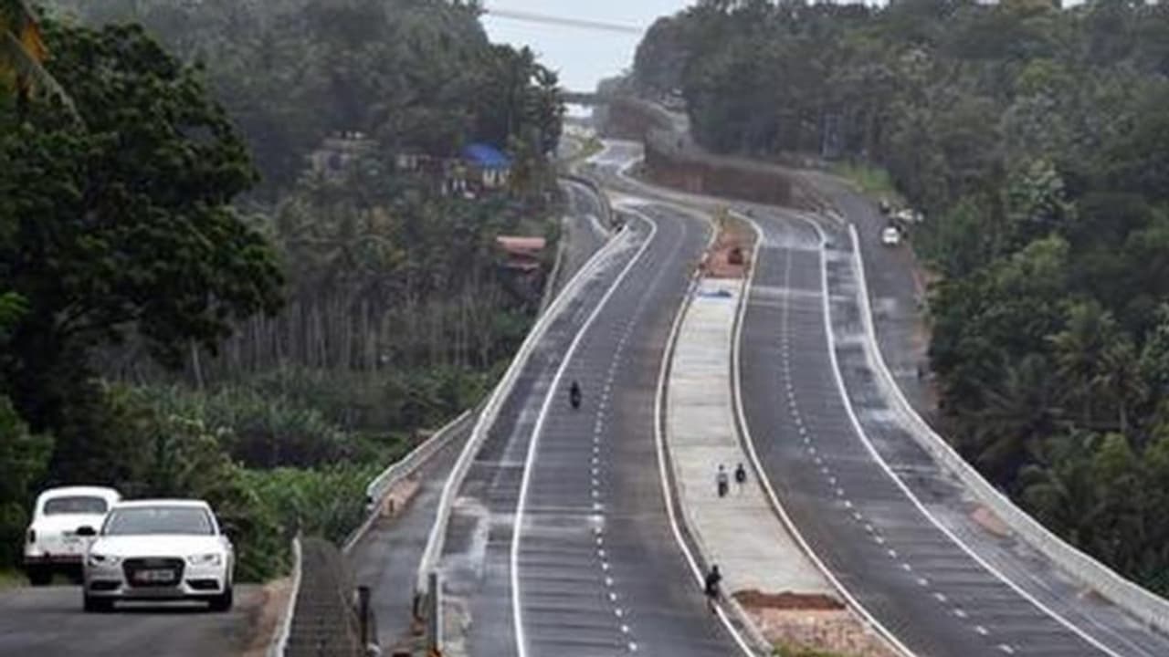 കഴക്കൂട്ടം ബൈപ്പാസ്: നിര്മ്മാണം പൂര്ത്തിയാക്കാത്ത ഭാഗം ഒഴിവാക്കി ടോൾ പുനർനിർണയിക്കണമെന്ന് ഹൈക്കോടതി കഴക്കൂട്ടം ബൈപ്പാസ്: നിര്മ്മാണം പൂര്ത്തിയാക്കാത്ത ഭാഗം ഒഴിവാക്കി ടോൾ പുനർനിർണയിക്കണമെന്ന് ഹൈക്കോടതി