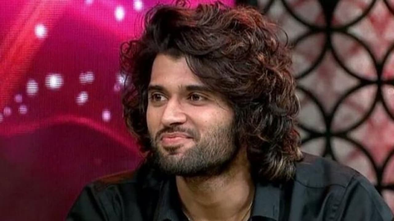 अपनी ही फ्लॉप फिल्म के प्रोड्यूसर्स की मदद करेंगे विजय देवरकोंडा, 'लाइगर' की फीस से लौटाएंगे इतने करोड़ रुपए अपनी ही फ्लॉप फिल्म के प्रोड्यूसर्स की मदद करेंगे विजय देवरकोंडा, 'लाइगर' की फीस से लौटाएंगे इतने करोड़ रुपए