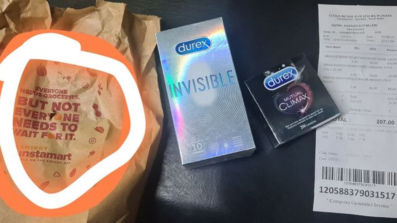 ఐస్ క్రీమ్ ఆర్డర్ పెడితే కండోమ్ ప్యాకెట్లు డెలివరీ.. ‘పాపం అవతలి బాబు పరిస్థితి ఏంటో?’ నెటిజన్ల సరదా కామెంట్లు ఐస్ క్రీమ్ ఆర్డర్ పెడితే కండోమ్ ప్యాకెట్లు డెలివరీ.. ‘పాపం అవతలి బాబు పరిస్థితి ఏంటో?’ నెటిజన్ల సరదా కామెంట్లు